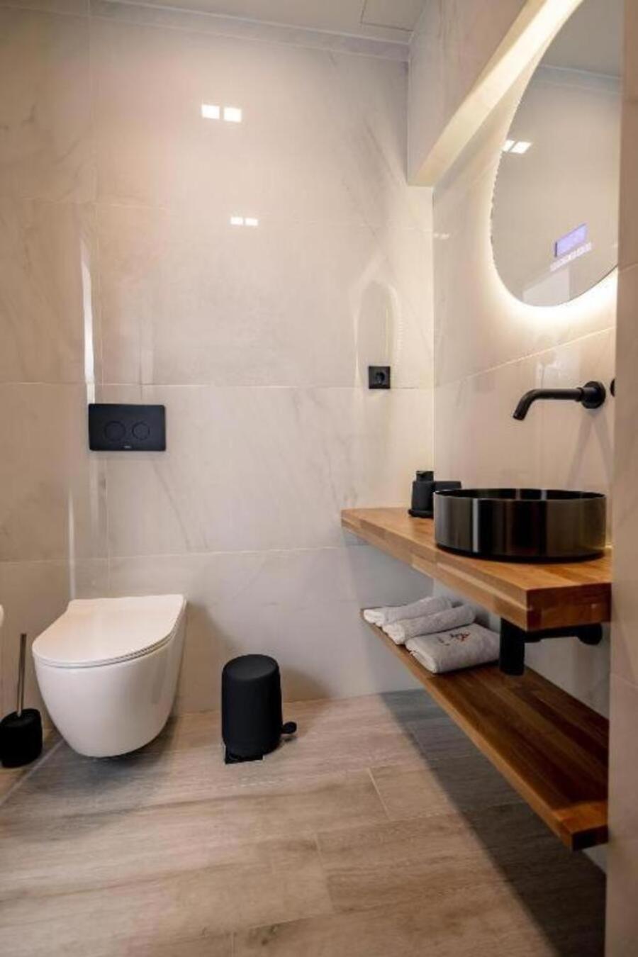 Triple A - Stylish Seven On The Pedestrian - Free Parking! Aparthotel Atena Exterior foto