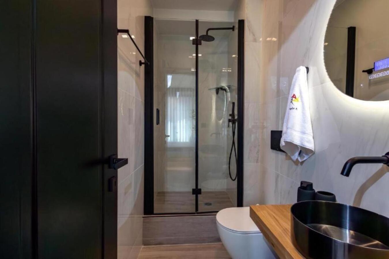 Triple A - Stylish Seven On The Pedestrian - Free Parking! Aparthotel Atena Exterior foto